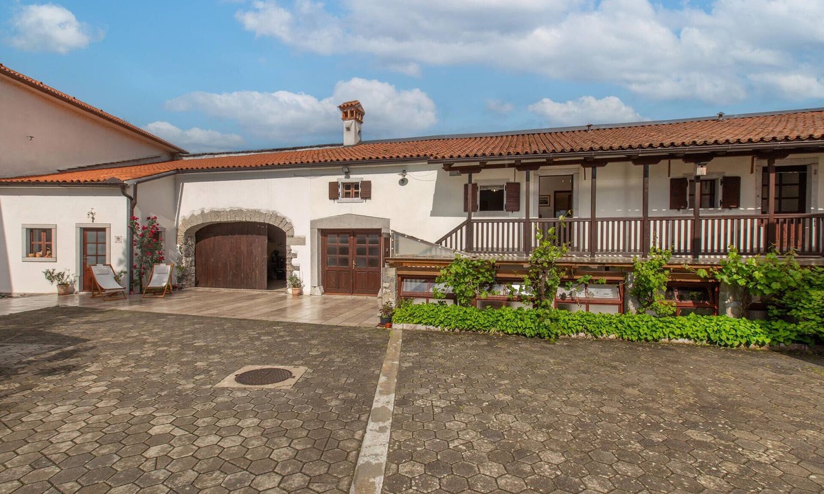 Matavun Apartment | Awesome apartment in Divaca with WiFi