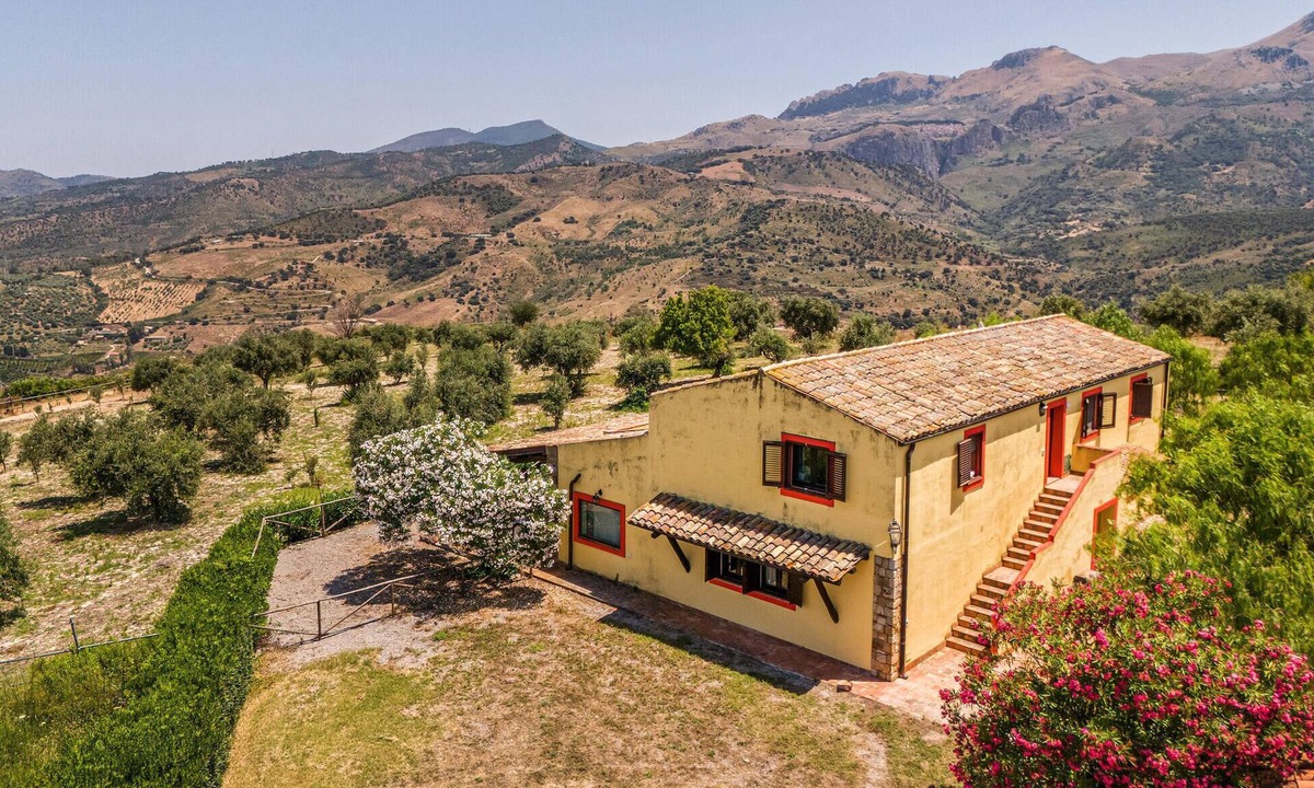 Collesano Apartment | Awesome apartment in Collesano (PA)