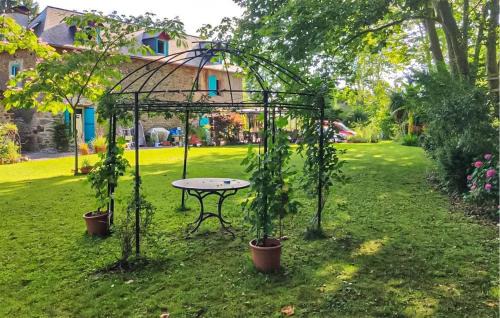 Charritte-de-Bas House | Awesome Home In Charritte-De-Bas With Wifi