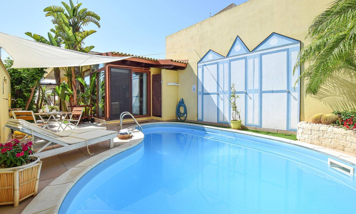 Scoglitti House | Awesome home in Scoglitti with private swimming pool, can be inside or outside