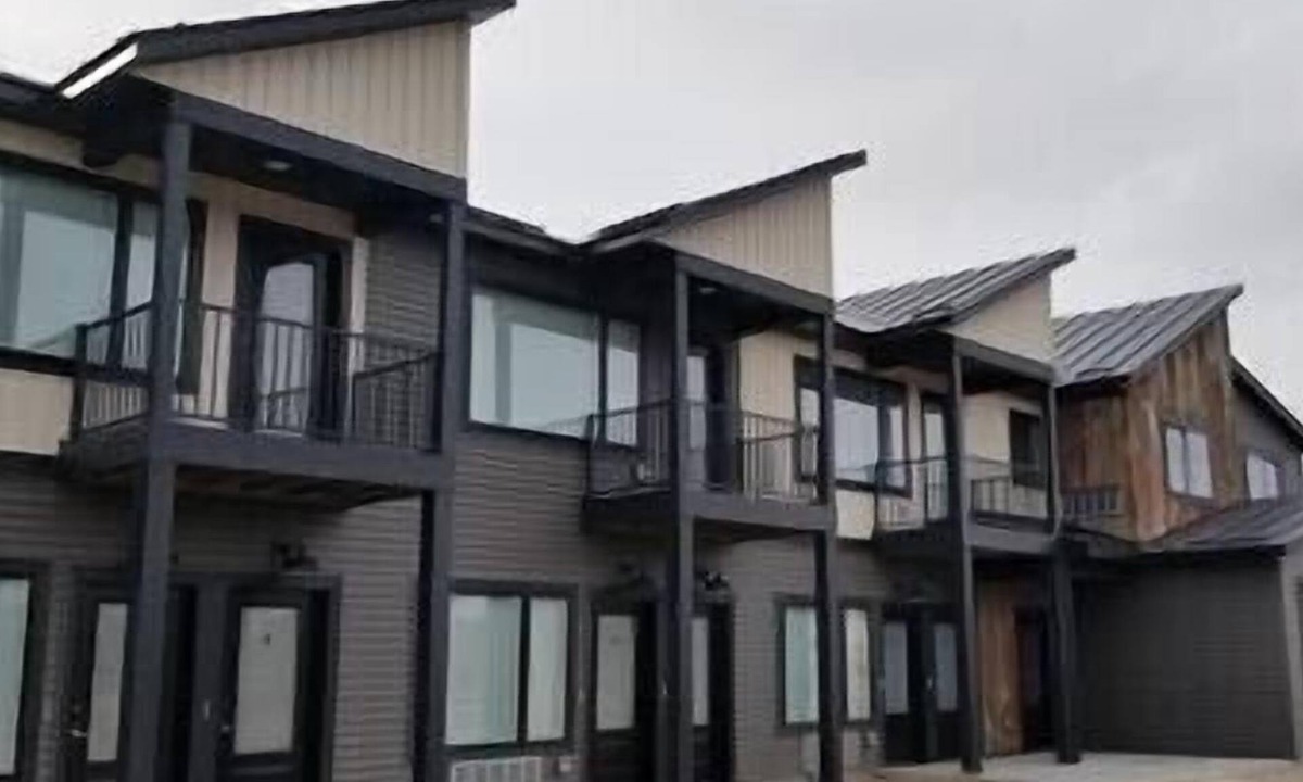 Amherst House | Awesome new unit available! Walking distance to great Amherst places and events