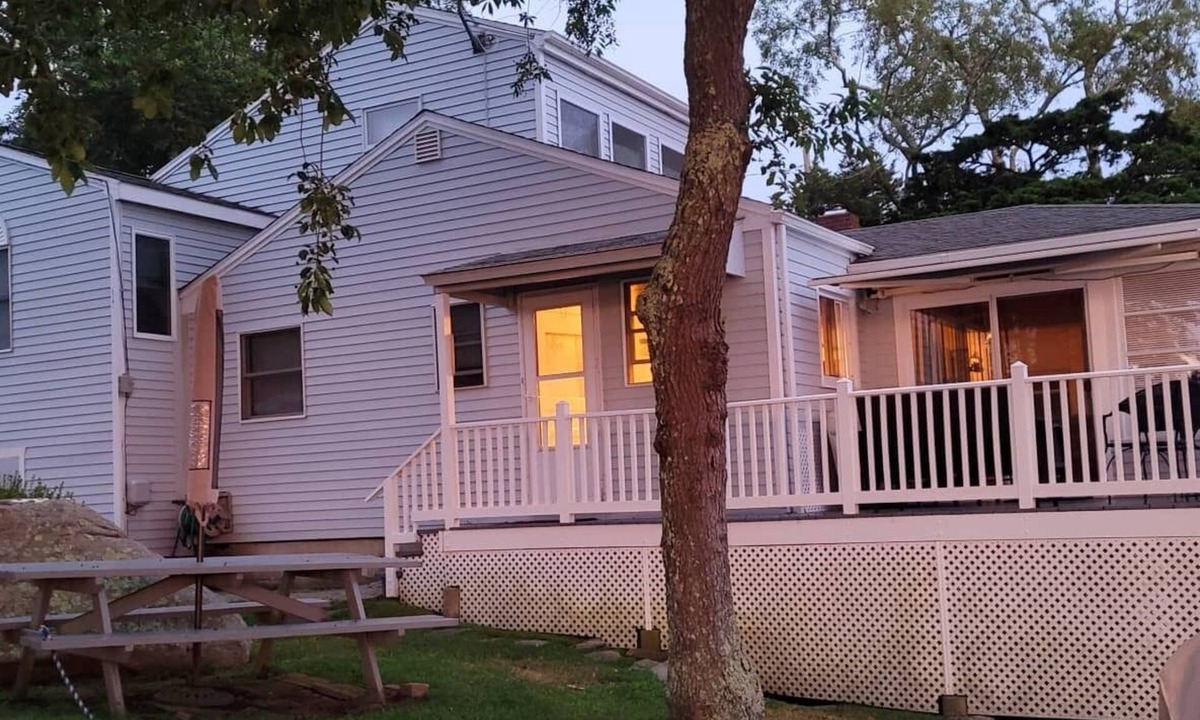Mystic - New London Cottage | Awesome Oceanfront 4-bedroom watersports cottage in Mystic