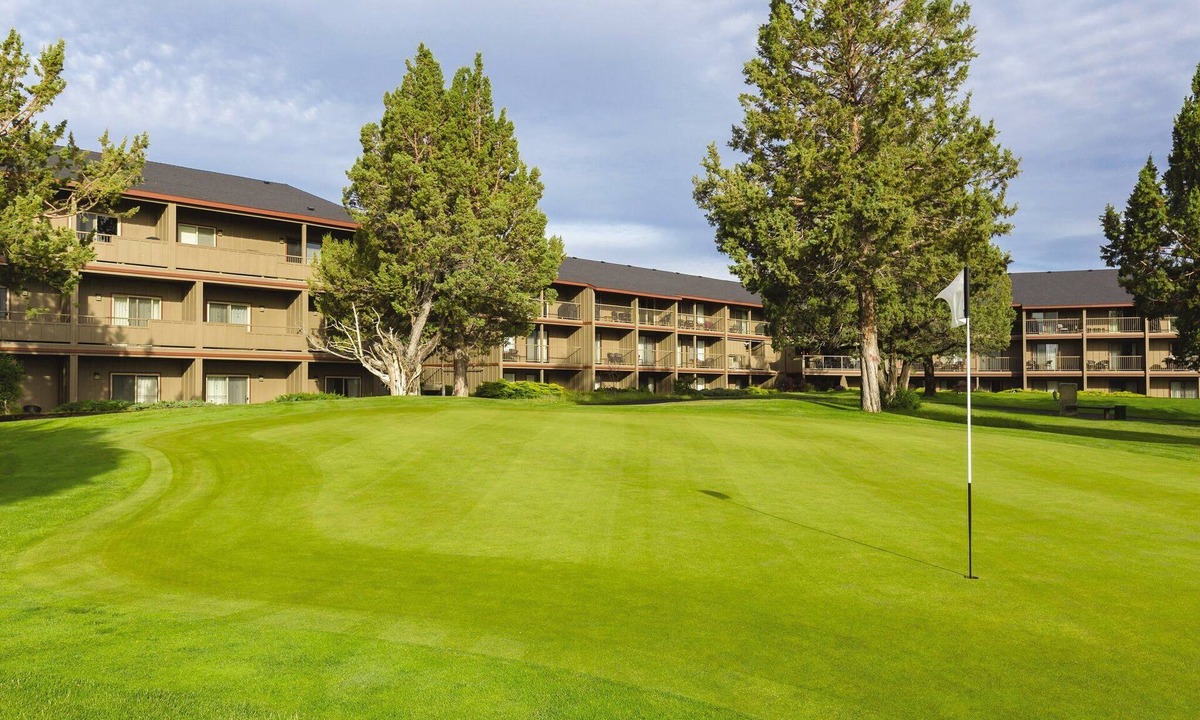 Redmond Resort | Awesome summers and gorgeous winters!