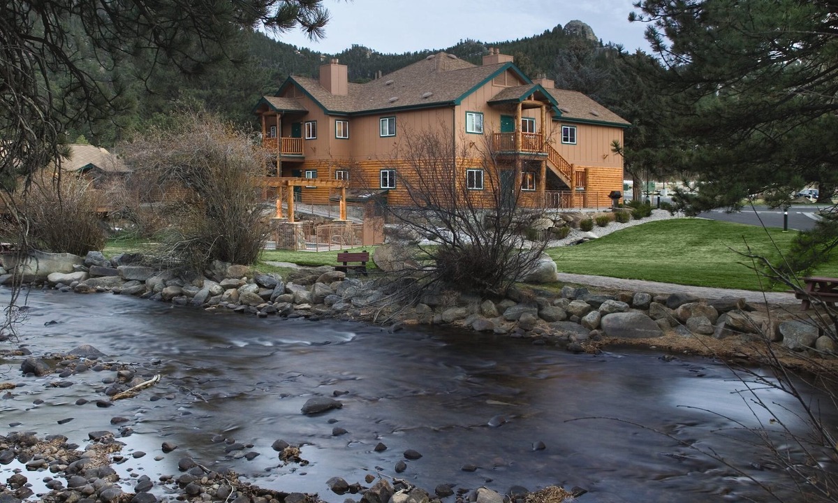 Estes Park Resort | Awesome summers and gorgeous winters!