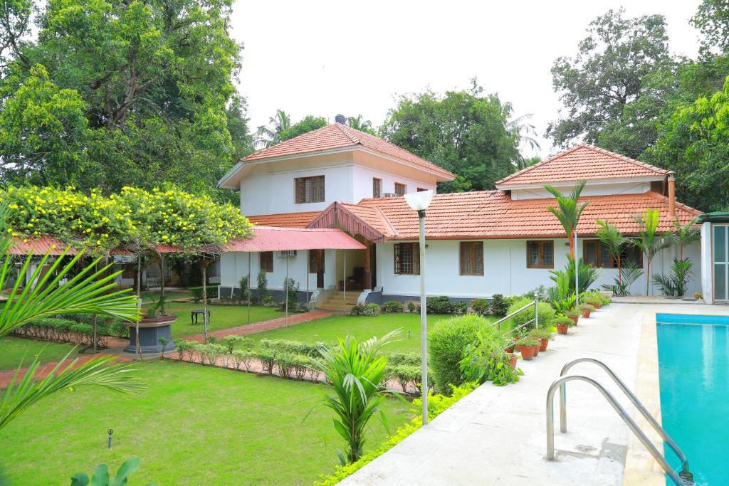 Wadakanchery Resort | Ayuryogashram Heritage