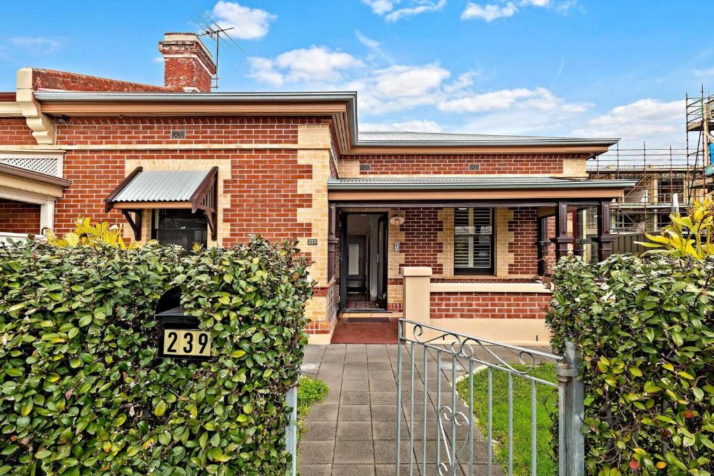 Adelaide Central Business District House | Azami - Charming Gilbert Cottage