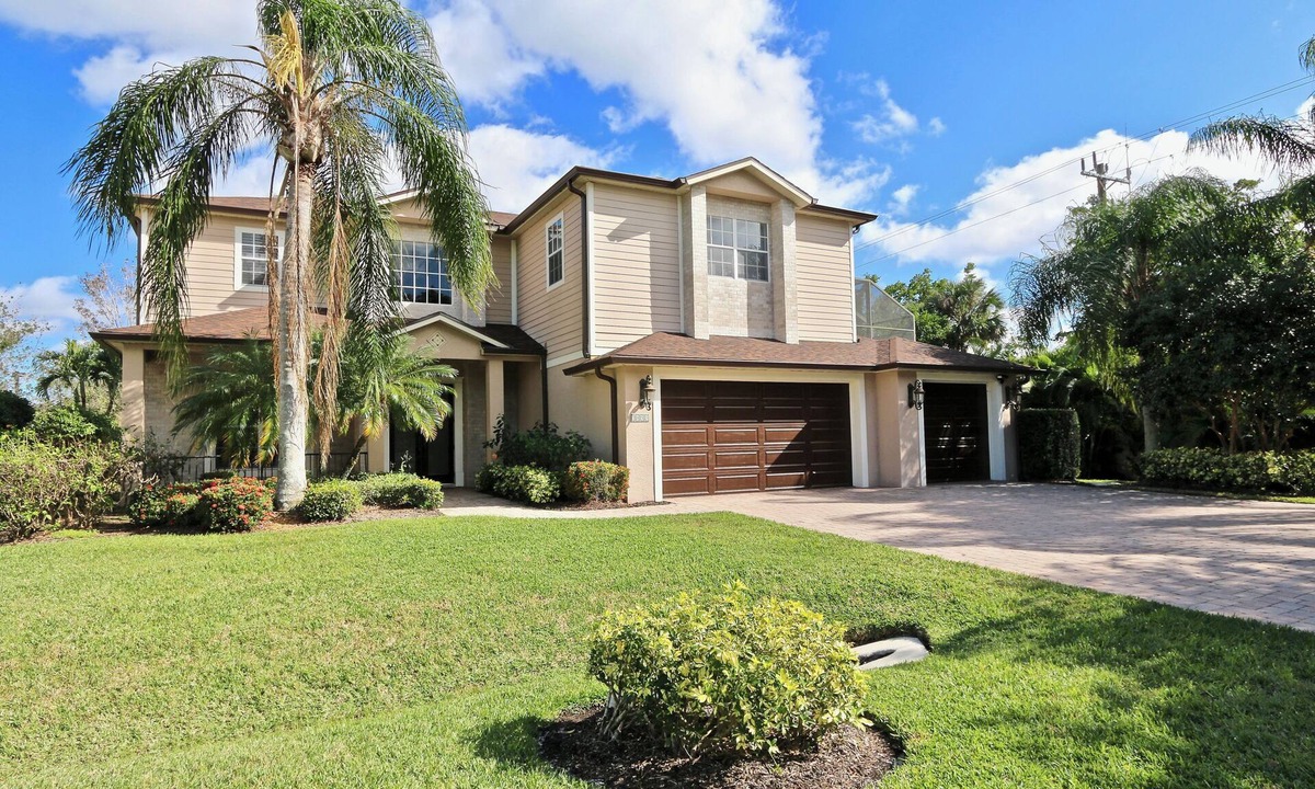 Central Naples House | Azure Sky Spacious 5-bedroom house with WiFi and AC in enchanting Naples