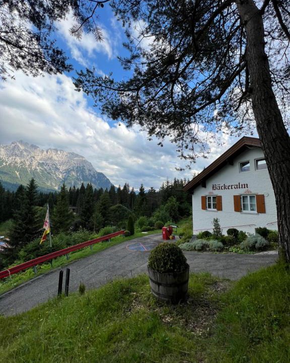 Mittenwald Bed & Breakfast | Bäckeralm© - B&B 16 +