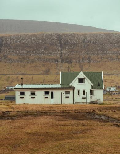 Faroe Islands House | Bóndarósa - house - countryside life - lake view