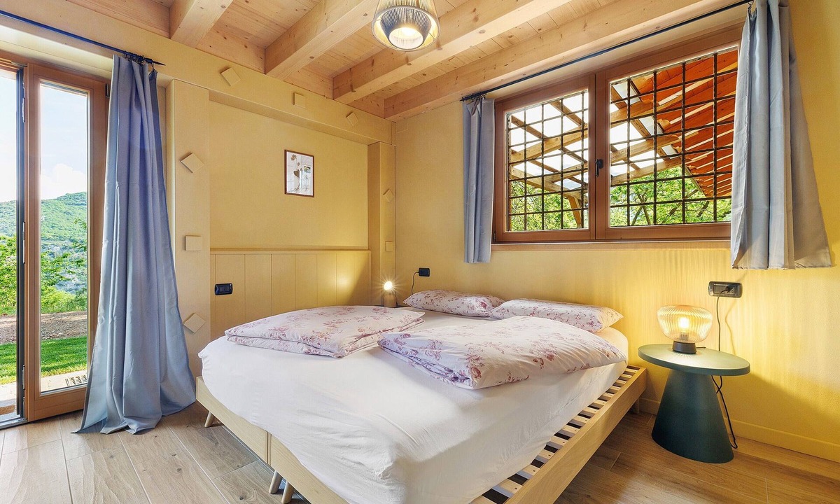 Drena Bed & Breakfast | B&B I Maroneri – Sambuco Room with Mountain View