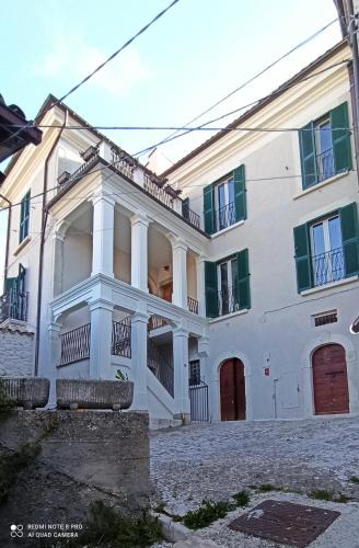 Rocca di Mezzo Bed & Breakfast | B&B Il Cardinale