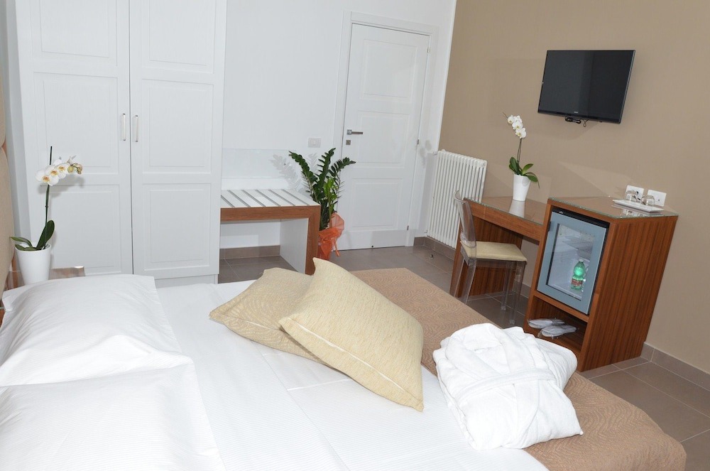 Chiaia Hotel | B&B La Movida