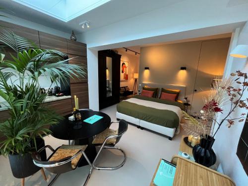 Amsterdam East Bed & Breakfast | B&B Urban Oasis with Free Parking