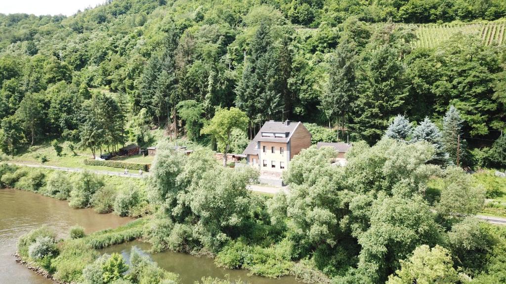 Punderich Bed & Breakfast | B&B Villa Altero