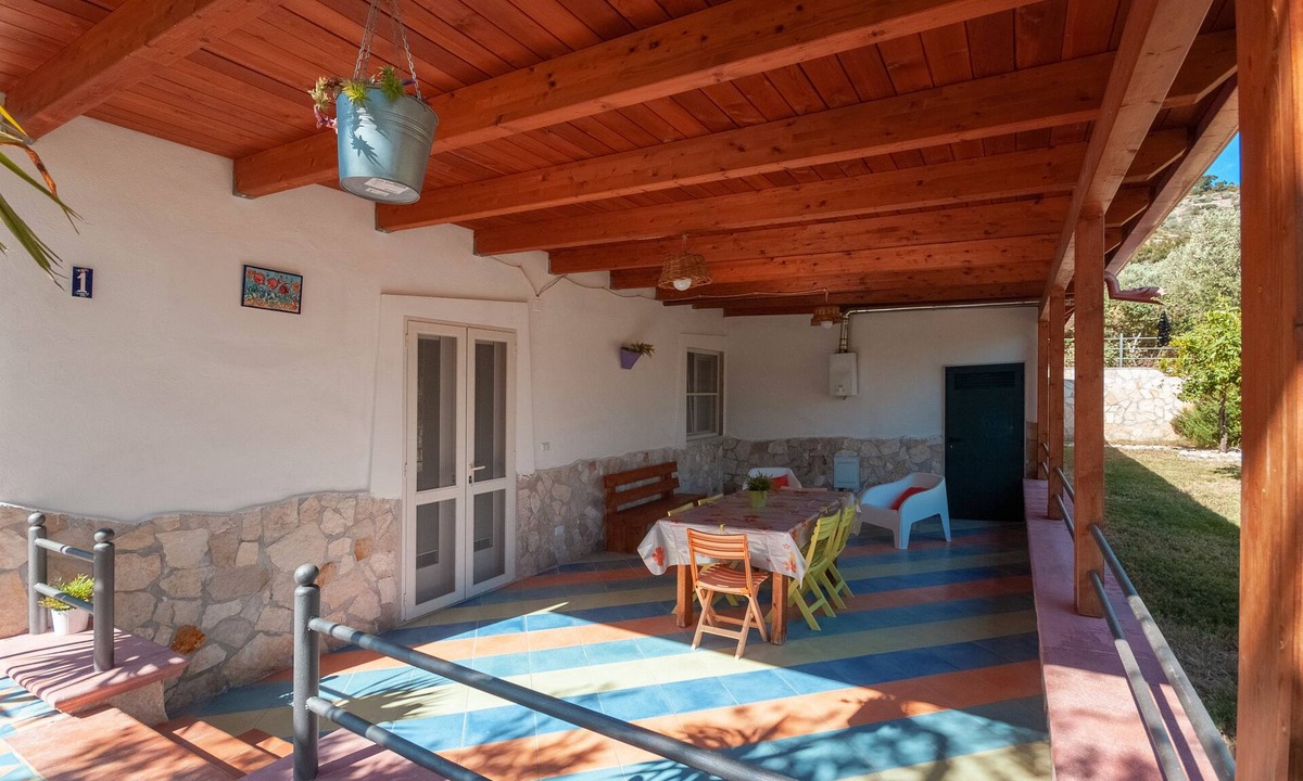 Mattinata Apartment | B & B Yellow wolfbane