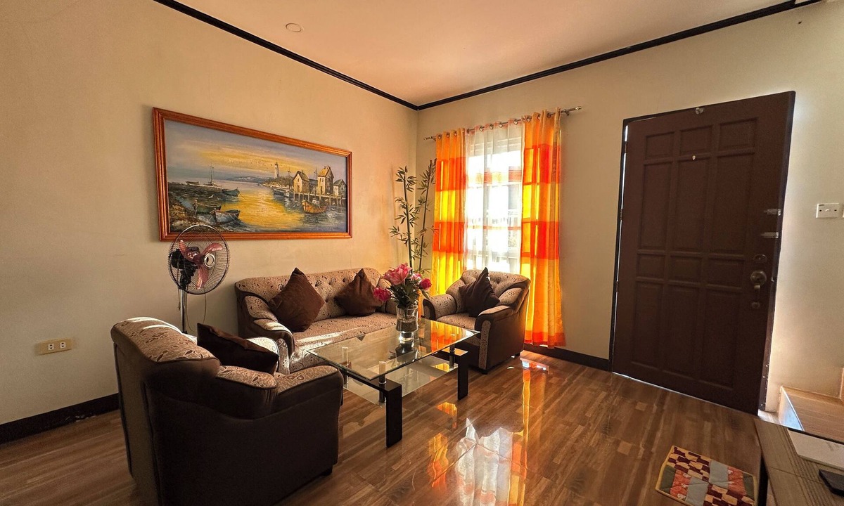 Batangas City Apartment | (B) Explore Batangas: Comfortable Townhouse