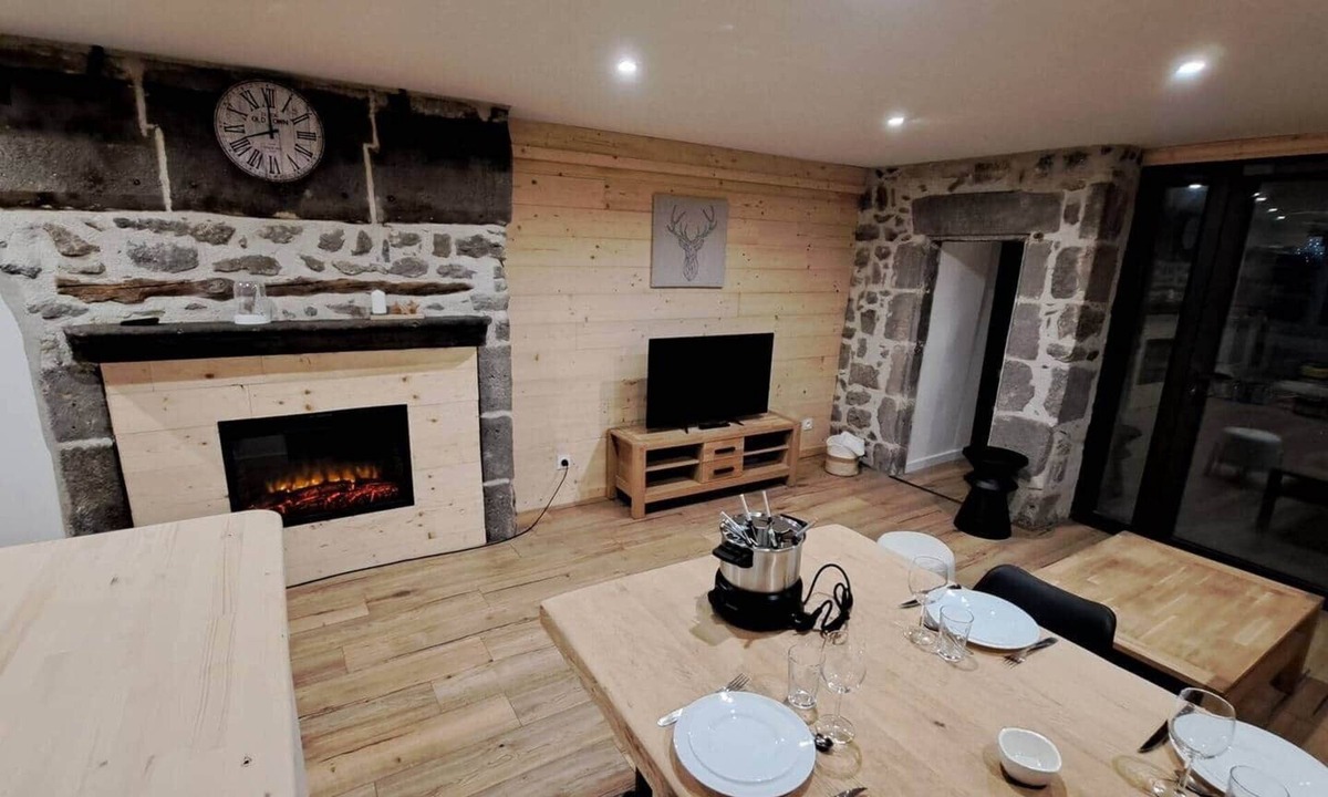Besse-et-Saint-Anastaise House | B-ffroy - Charming house - cosy in the heart of Besse