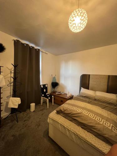 Thames Ditton House | B&H Stays