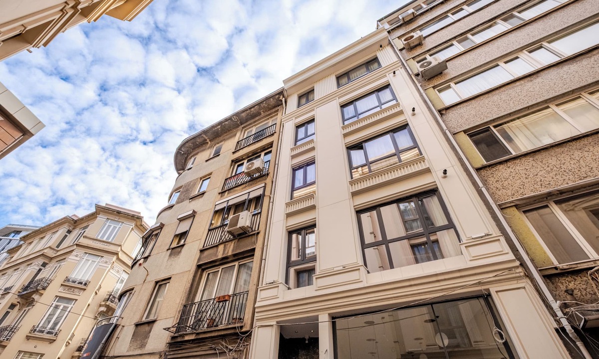 Cumhuriyet Apartment | B. POLAT