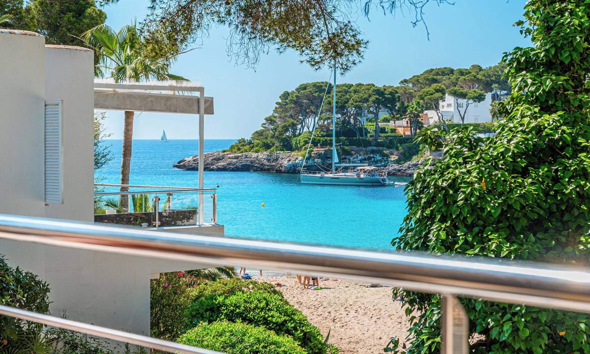 Cala d'Or Apartment | B23. Beachfront apartment with pool, AC, wifi