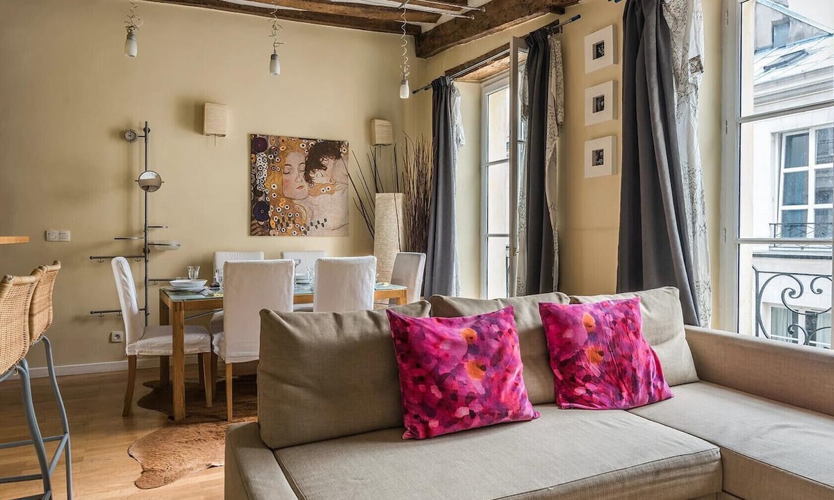 3rd Arrondissement Apartment | B2DF Eternity