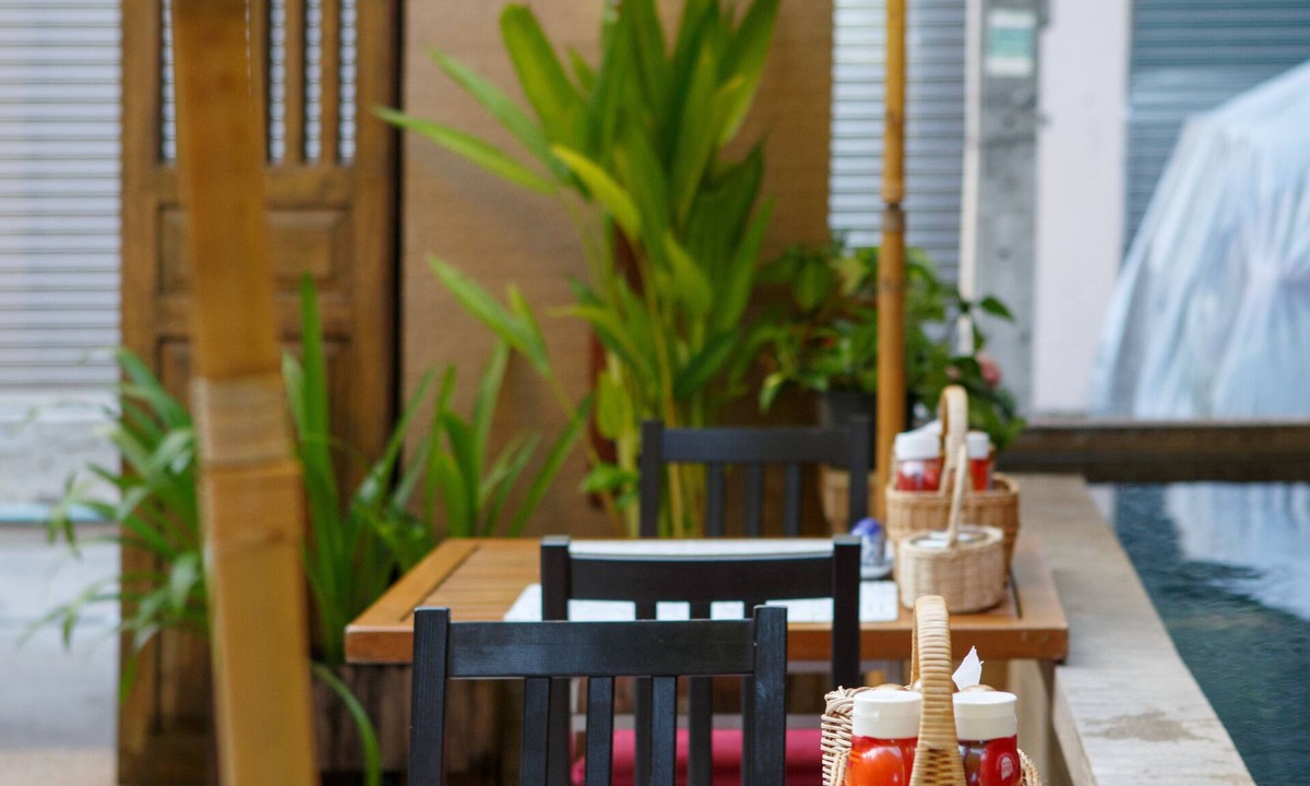 Wat Bowon Niwet Hostel | Baan Dinso