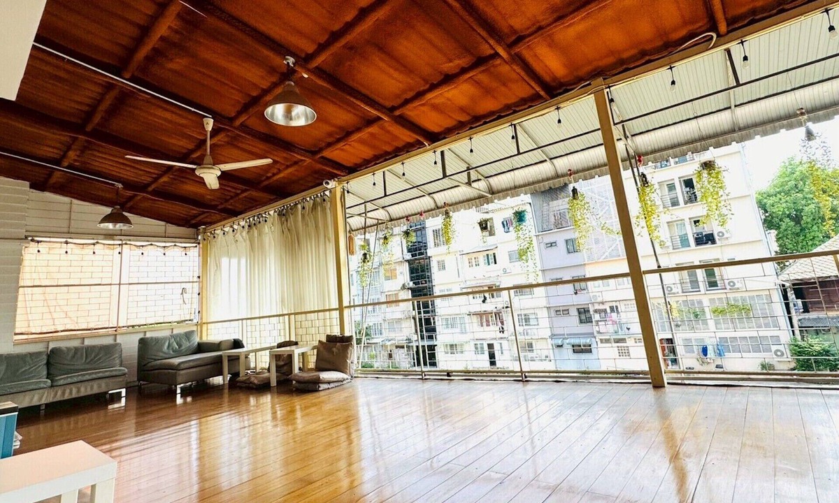 Ban Phan Thom Hostel | Baan Nampetch Hostel
