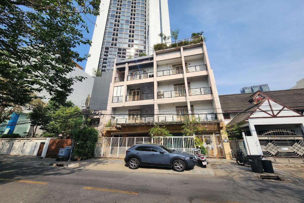 Thung Maha Mek Hotel | Baan Nara 15