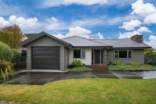 Kinloch House | Bach 32 - Taupo Holiday Home