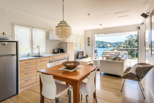 Oneroa House | Bach on Burrell