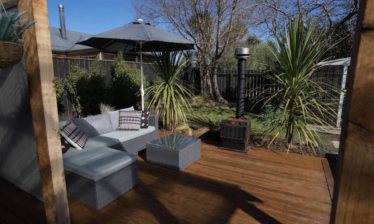 Martinborough Apartment | Bach on Daniel Couples Private Bach with spa