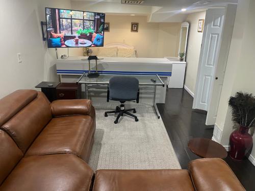 Scarborough Apartment | bachelor basement apartment with private kitchenette, washroom, and parking