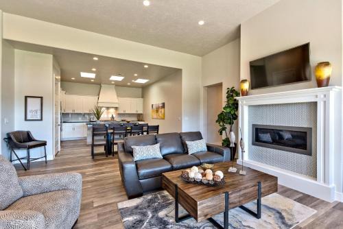 St. George House | Back Nine Villa
