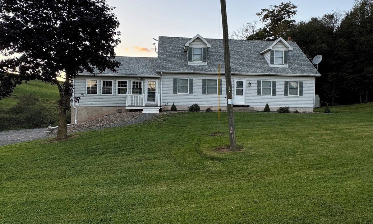 Granville Summit House | "Back Pasture Escape" NEW! Large Home farm views 7.5 miles to Worlds End, YMH.