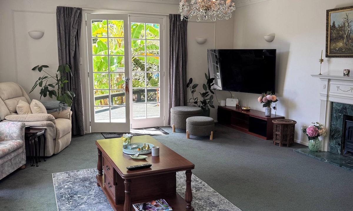 Paihia House | Backing on native bush yet 650m to the beach. Stunning spacious family home.