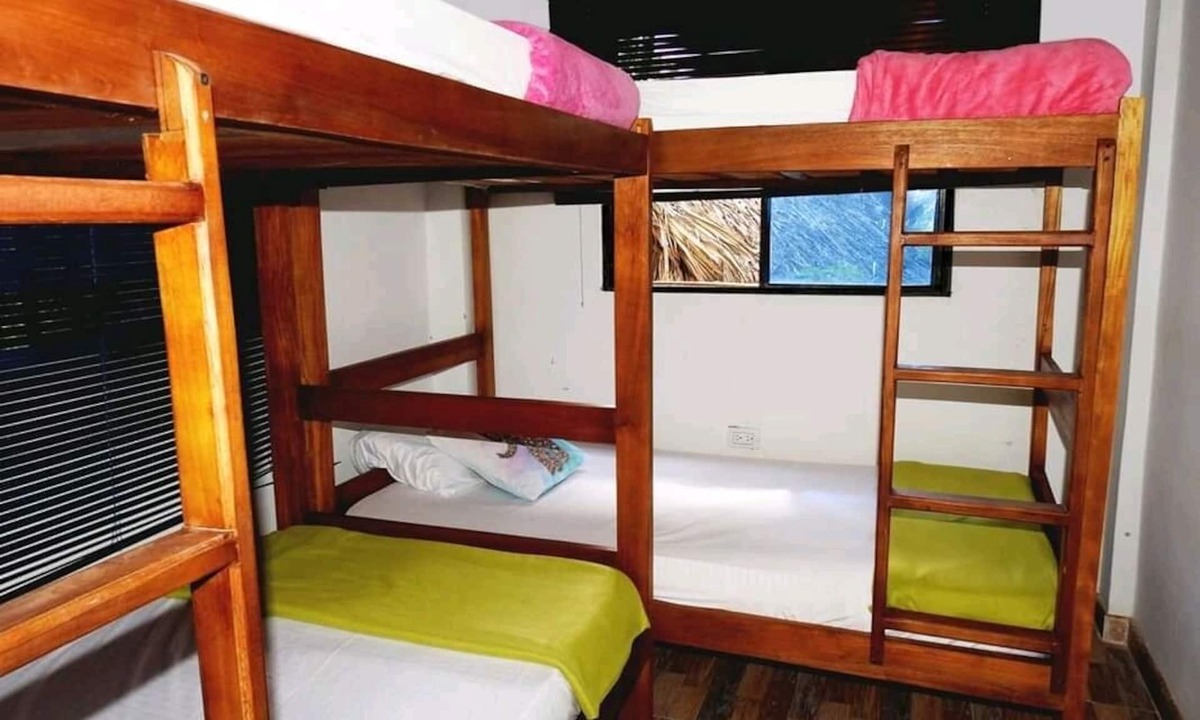 Livingstone Hostel | Backpackers accommodation with full kitchen service.Offer free transfer to town