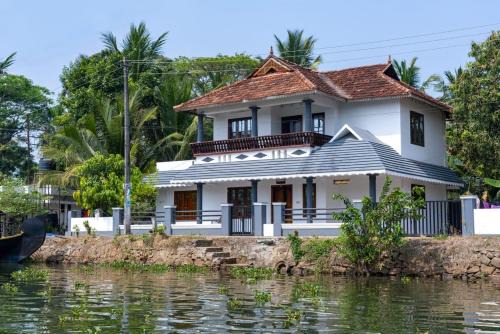 Kumarakom House | Backwater Home