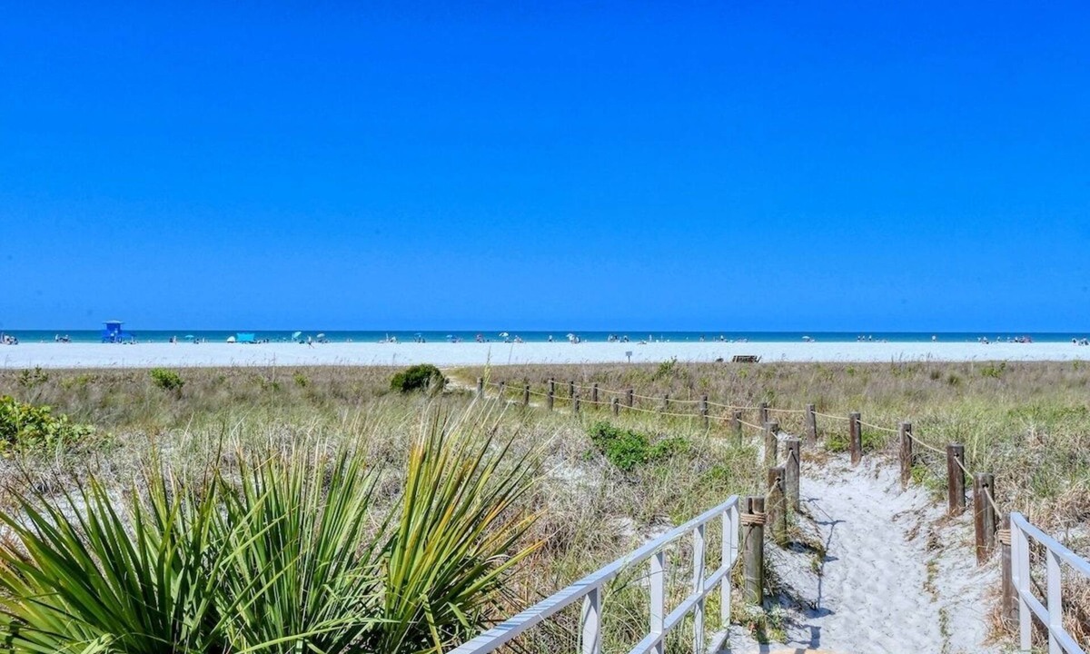 Gillespie Park House | Backyard Breakaway - Your Private Slice Of Sarasota Shade