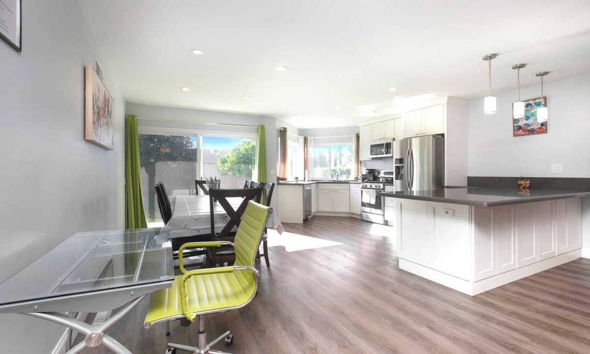 Mission Viejo House | Backyard, EV Charger, No Stairs. Citrus Perch!