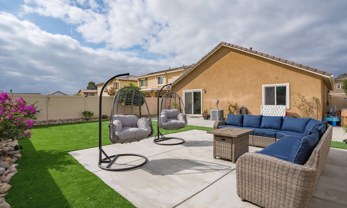 San Jacinto House | Backyard getaway. Look no further!