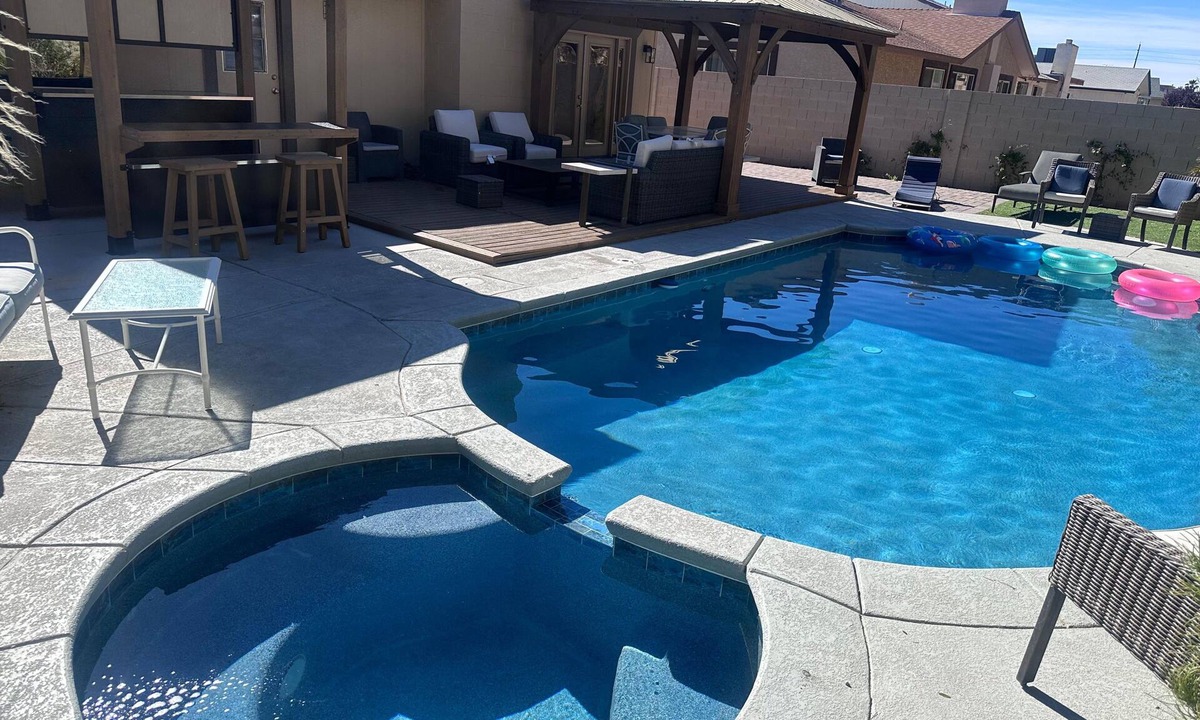 Las Vegas House | Backyard Oasis, heated pool/spa, bbq, cov pergola, away from dwtn noise