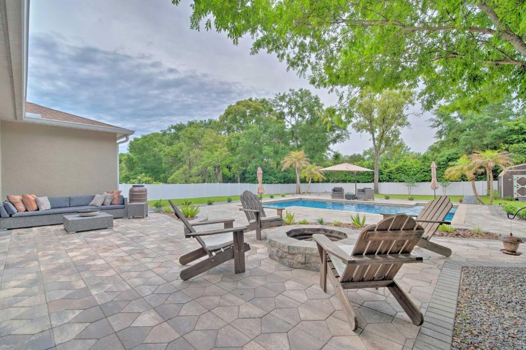 Crystal River House | Backyard Oasis w/Pool: Airy Crystal River Retreat