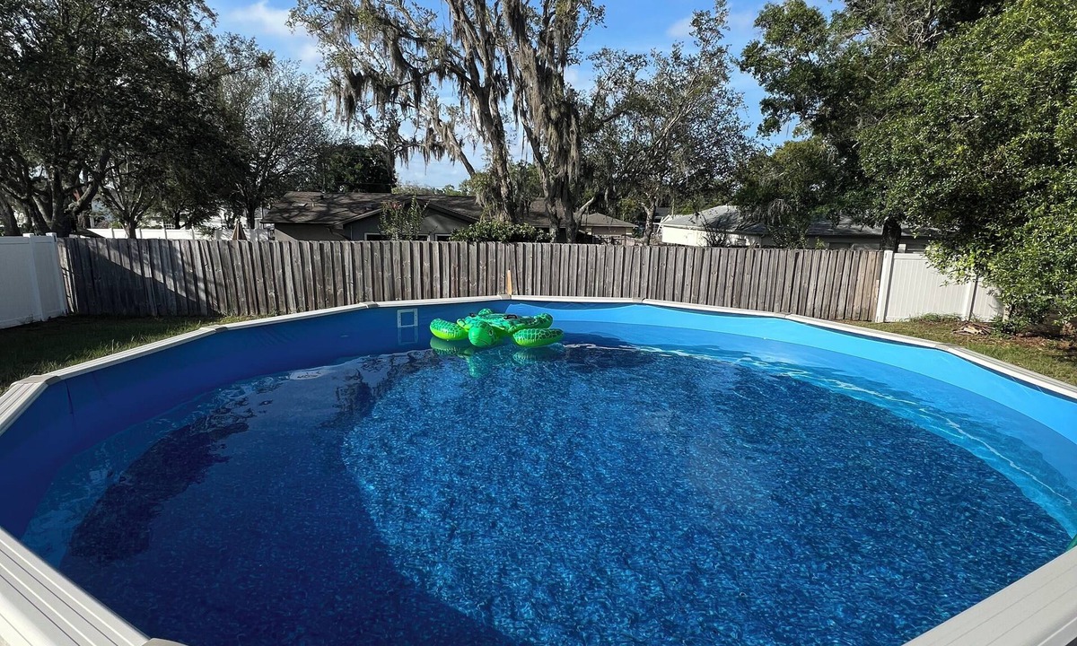 Spring Hill House | Backyard Oasis with Pool 10 min to Weeki Wachee