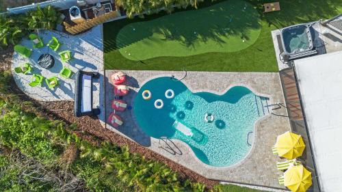 Palma Sola House | Backyard Paradise Sleeps 14 Arcade Games Spa