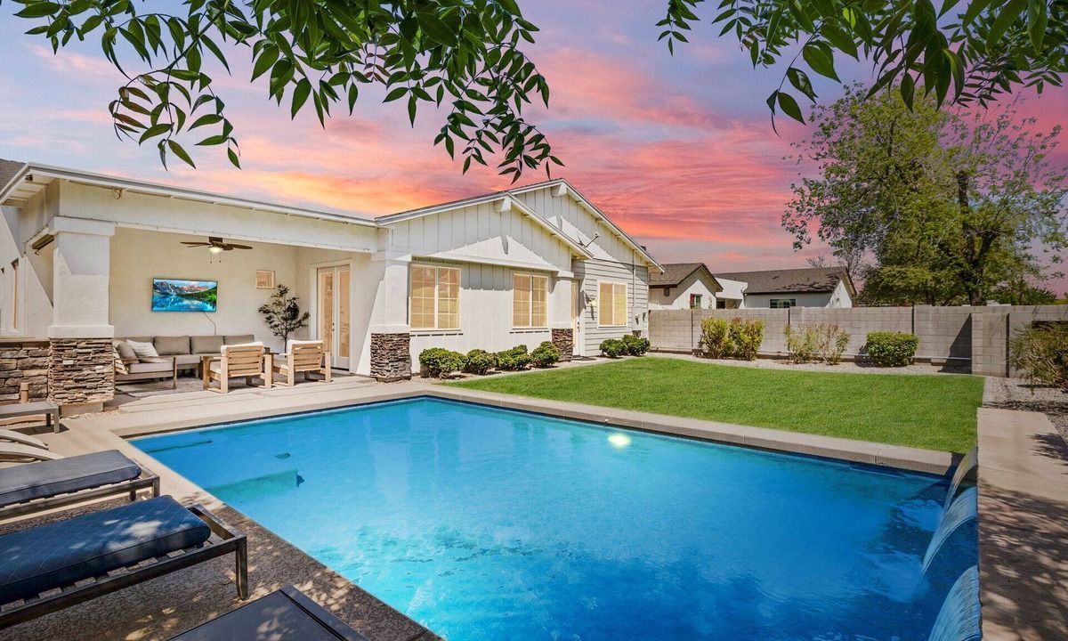 Rancho Ventura Villa | Backyard Resort Heated Pool Outdoor Kitchen