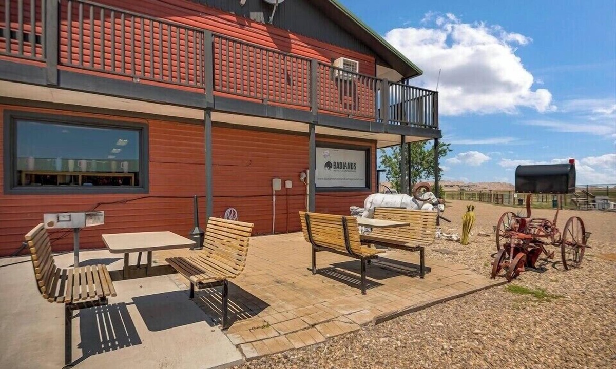 Northeast Entrance Badlands Hotel | Badlands Hotel and Campground