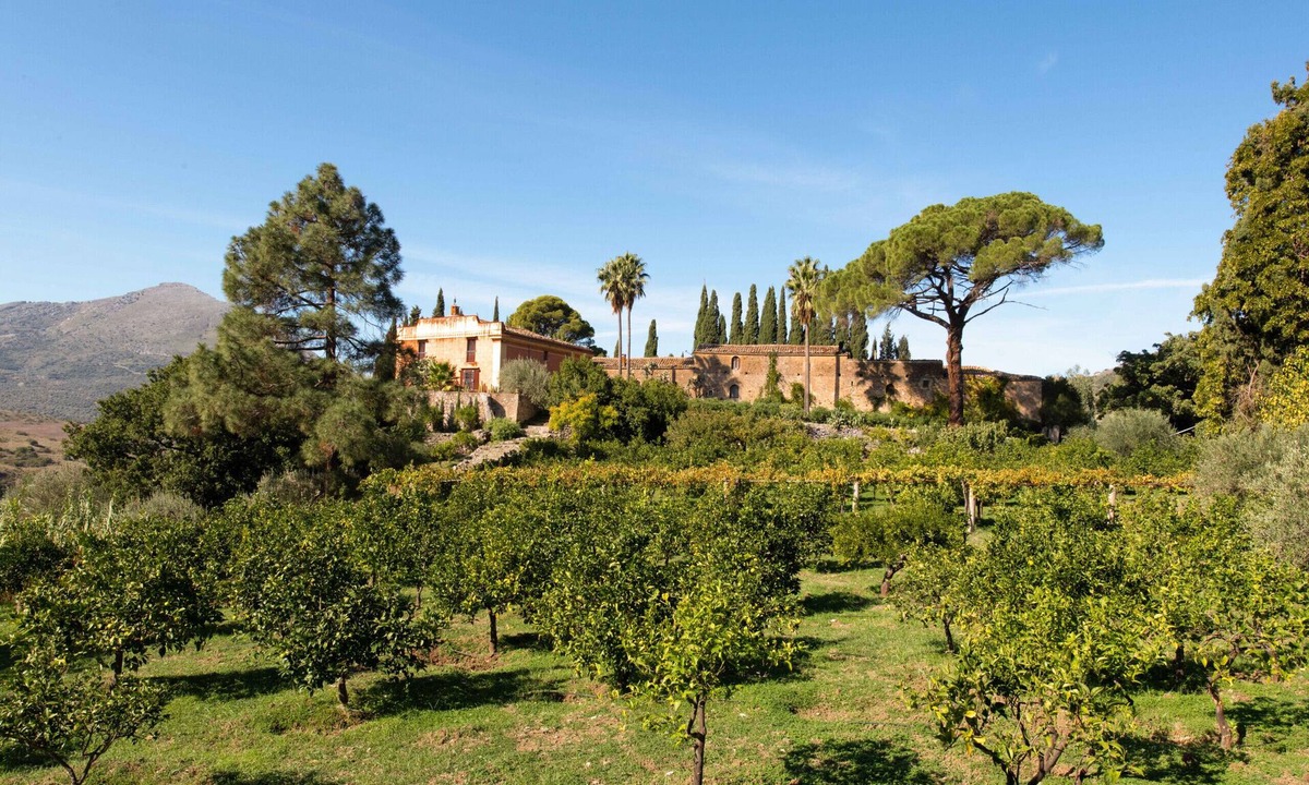 Scillato Villa | Baglio Scannale con piscina by Wonderful Italy