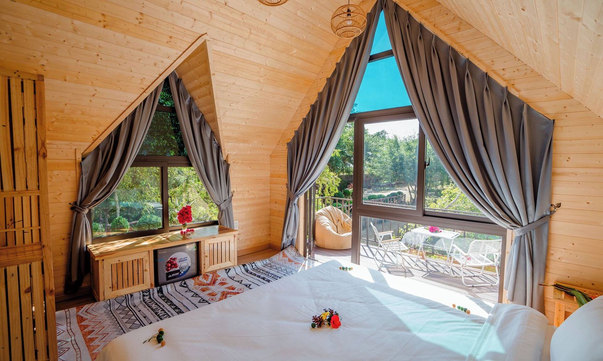 Van Don Resort | Bai Tu Long Mountain Resort