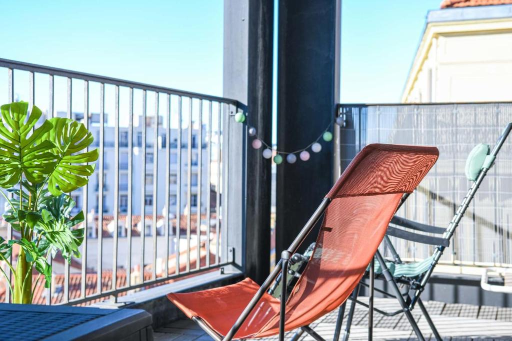 Les Grands Carmes Apartment | Bail mobilité - Studio cosy avec terrasse et vue