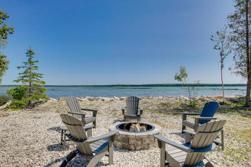North Bay House | Baileys Harbor Waterfront Vacation Rental w/Grill